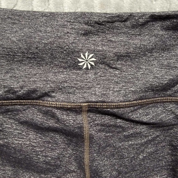 Athleta Quest Chaturanga Capri Gray Women's Size Medium Leggings 212387 $64 - Picture 8 of 10